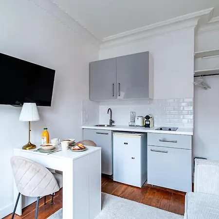 Flat Next To Montparnasse Train Station - Ii דירה